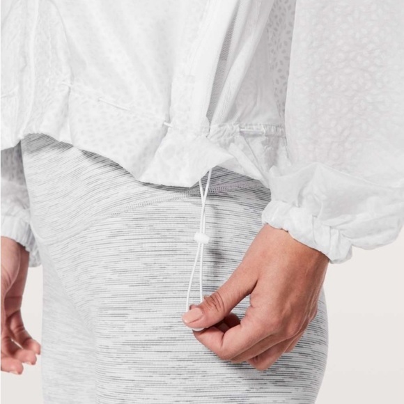 Lululemon Find Your Flock Jacket Water Resistant in
Rococo White Alpine White - Picture 3 of 10